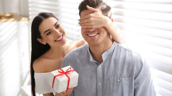 мужчина подарок