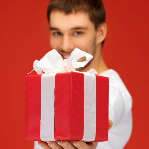 человек с подарком