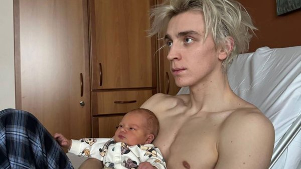 влад бумага стал отцом