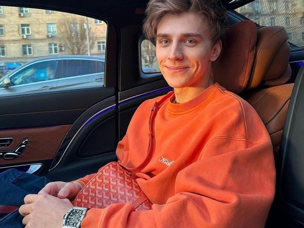 владислав жуковский блоггер