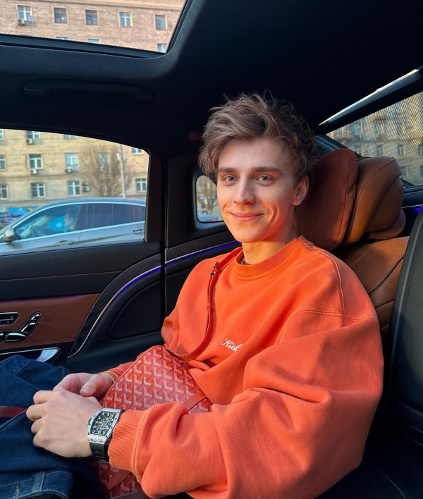 влад бумага биография