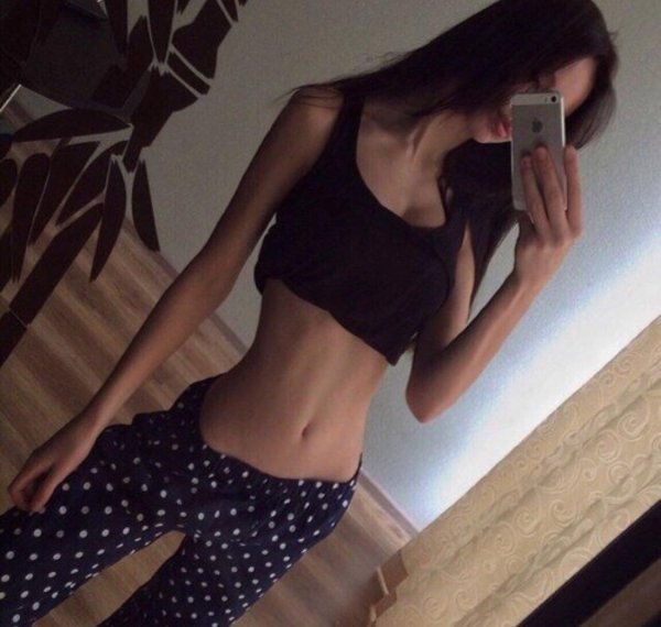 худое тело девушки