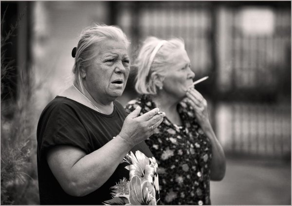 курящая бабка