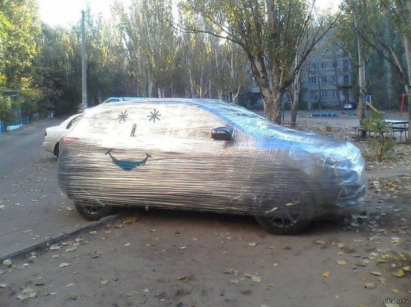 машина в пленке