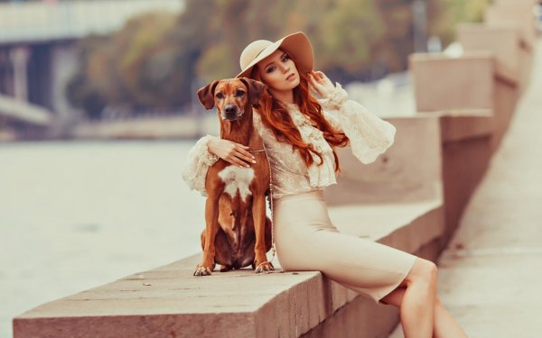 девушки с собаками