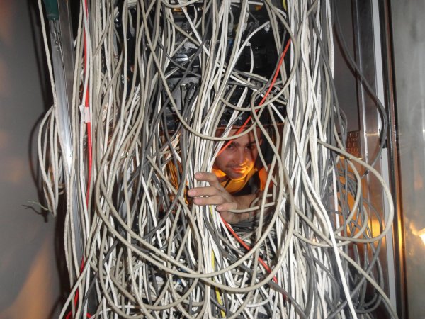 много проводов