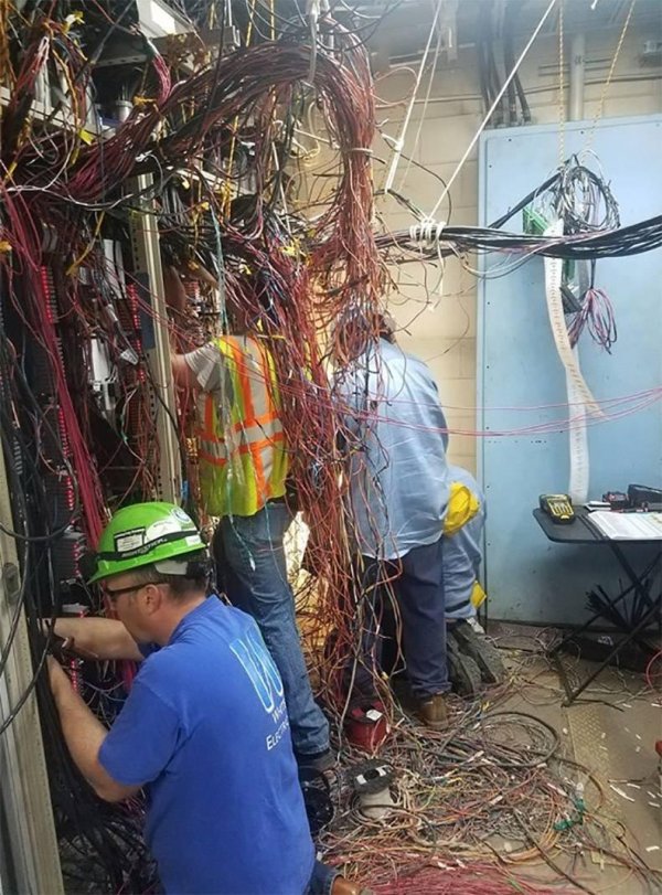 куча проводов