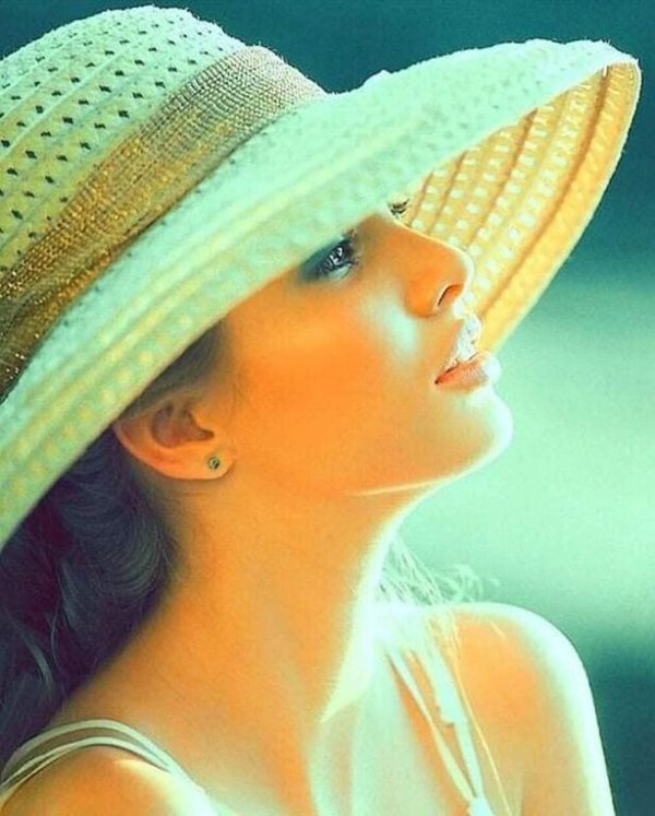 красивые девушки в шляпках