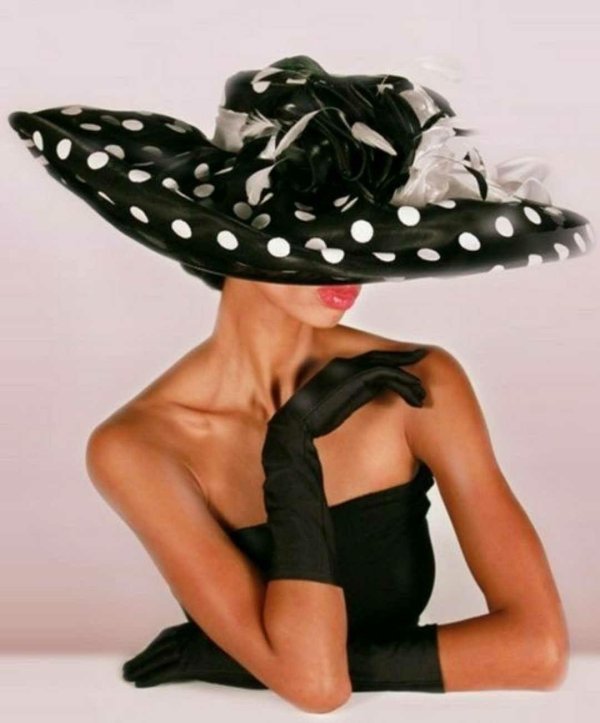 женщина в шляпе