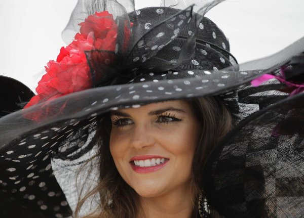 красивые дамы в шляпках