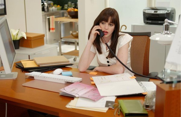 энн хэтэуэй ассистент