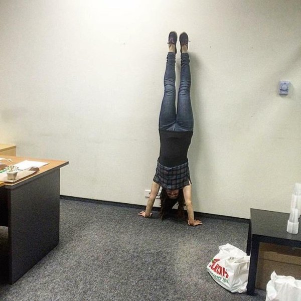 вверх ногами