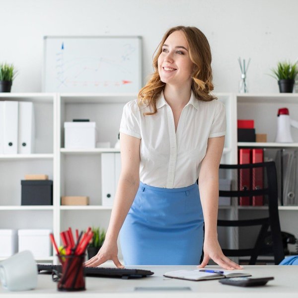 офисная девушка