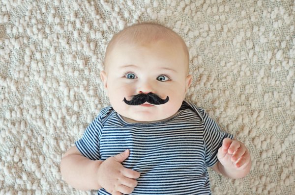 усатый младенец