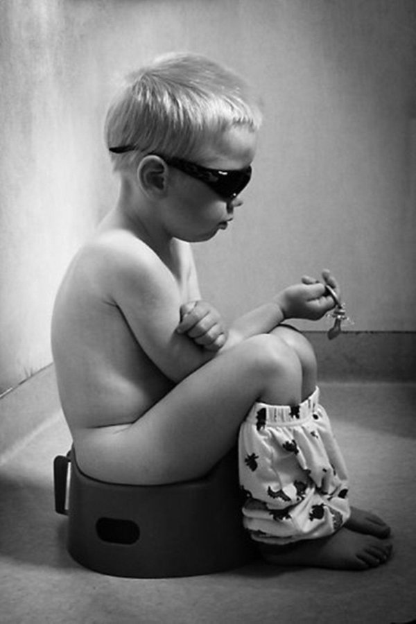 мальчик на горшке