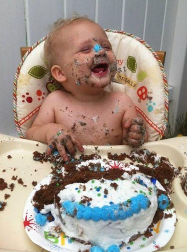 лицо в торте