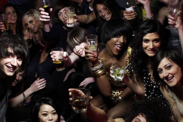 девушка на вечеринке