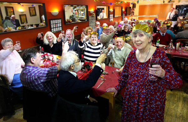 чечеринка пенсионеров