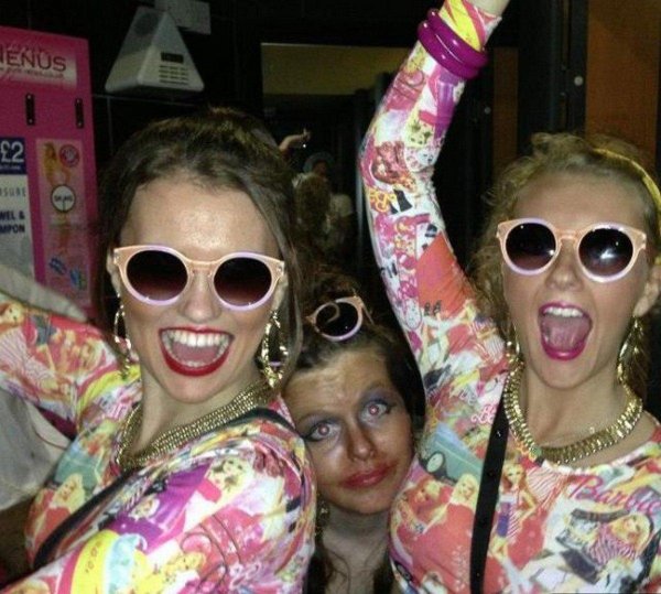 девчонки на вечеринке