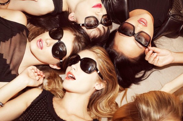 много подруг