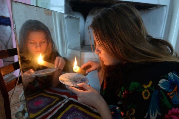 девушки гадают на святки