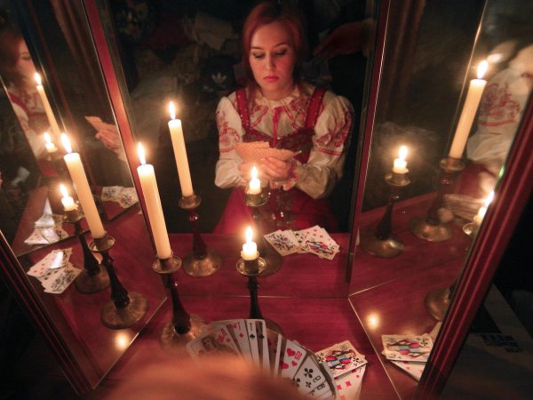 гадалка снятие порчи