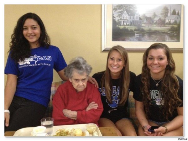 внучки приехали к бабушке