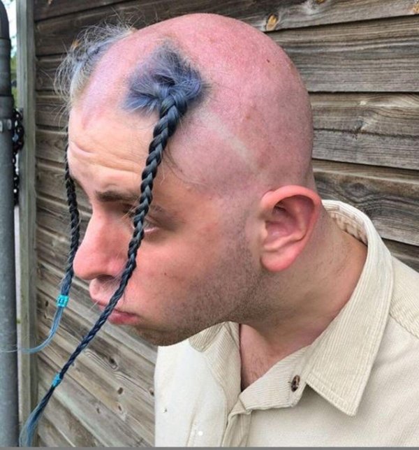 странная прическа