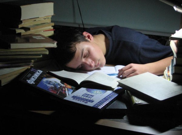 уставший студент