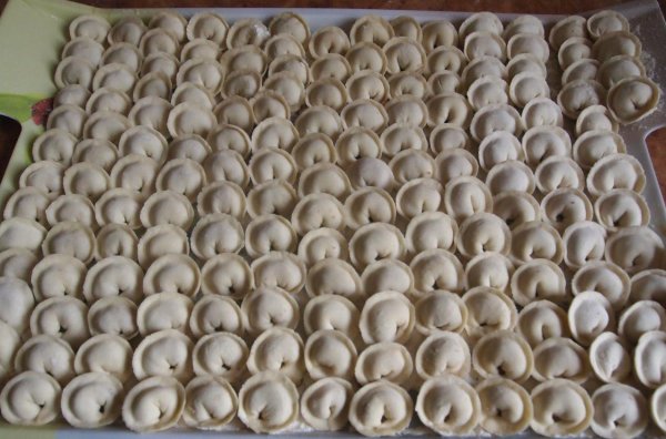 много пельменей