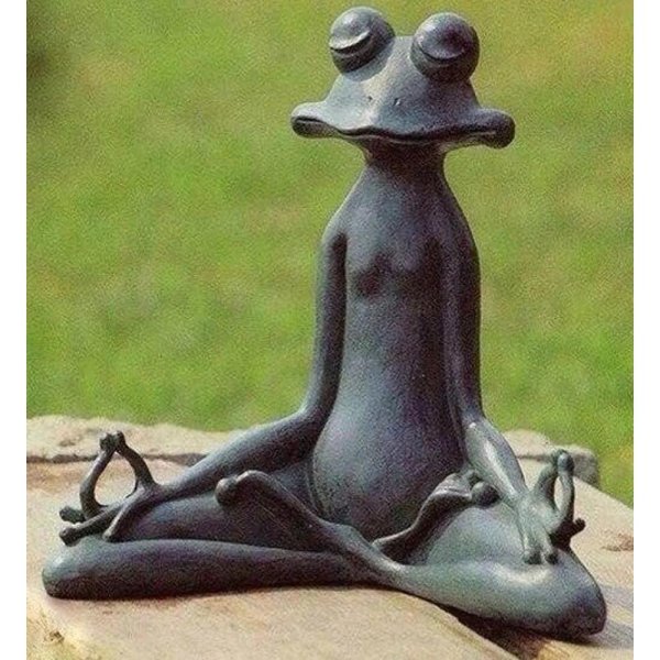скульптуры медитирующие лягушки