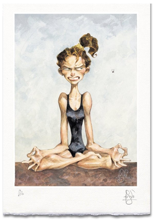 женщина занимается йогой