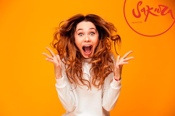 довольная девушка