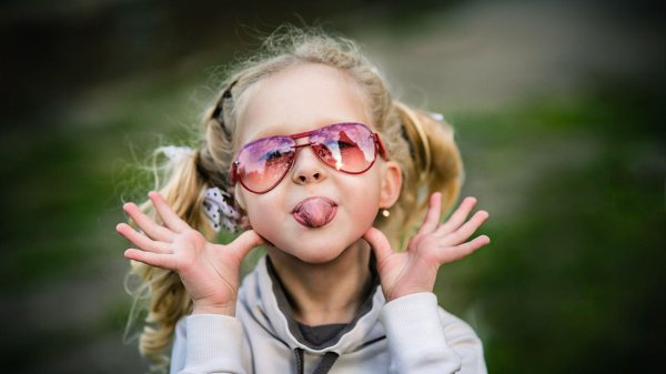 девочка смешная