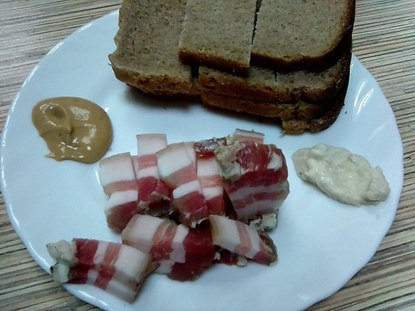 хлеб с салом