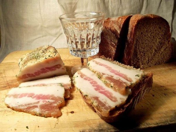 бутерброд с салом