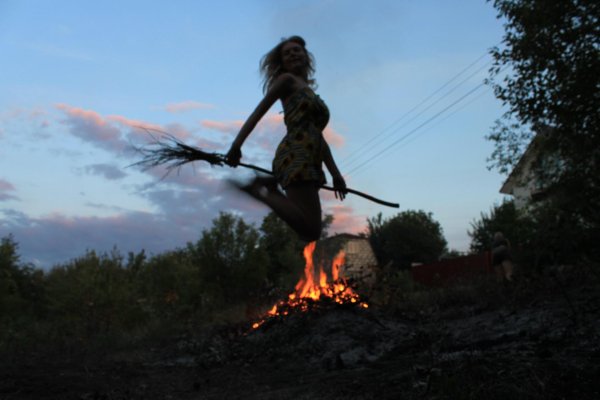 Баба яга на метле