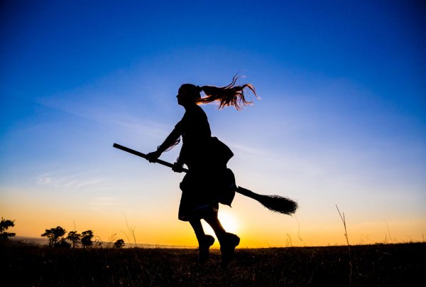 Баба яга на метле