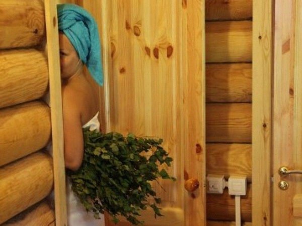 банька девушки веник