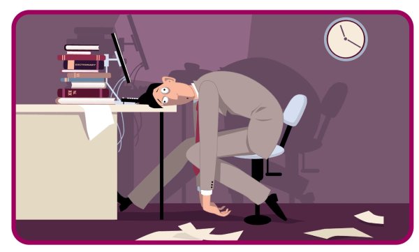 усталые люди в офисе