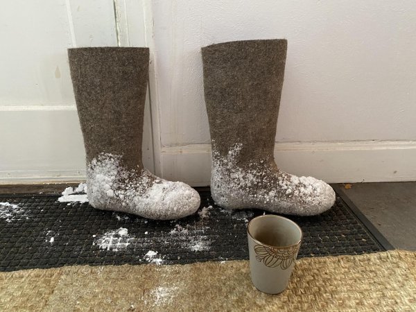 надела валенки