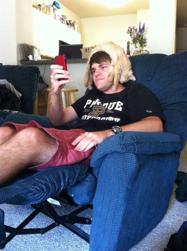 странное поведение у мужчины