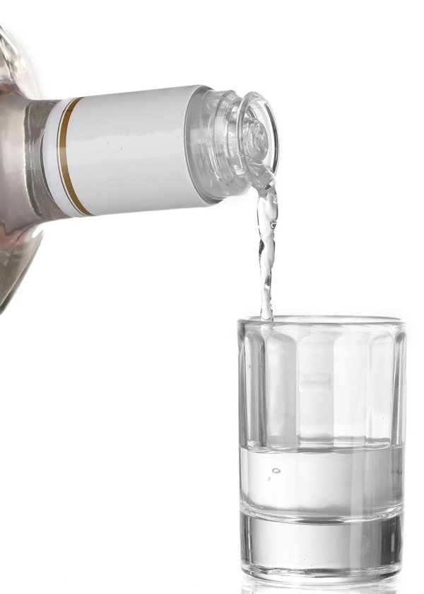 вода в рюмке