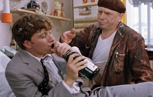 шампанское по утрам пьют только аристократы и дегенераты