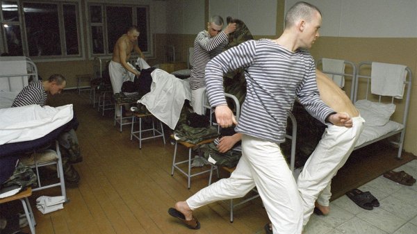 солдаты в кальсонах