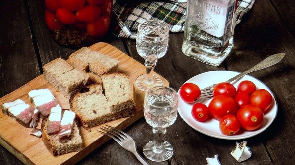 водка и сало