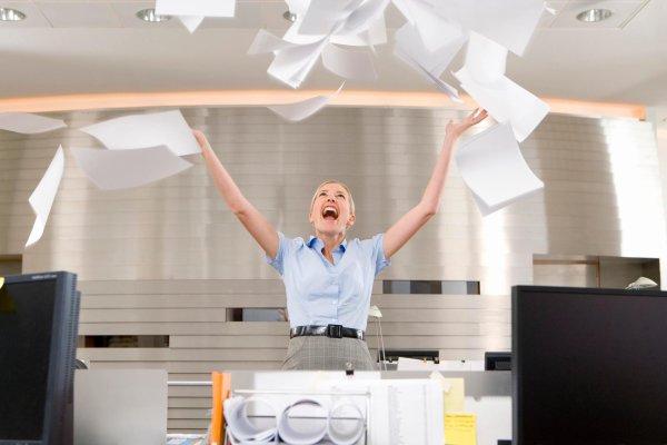 сотрудник в офисе