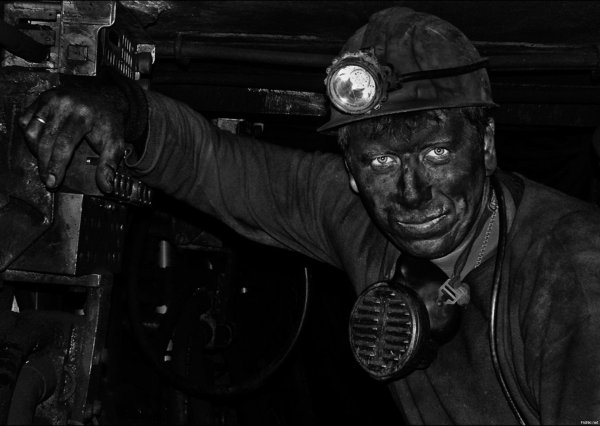 шахтёры за работой