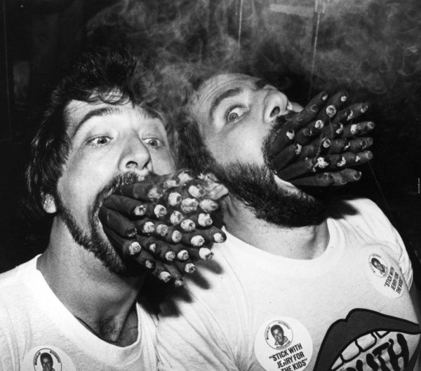 сигара во рту