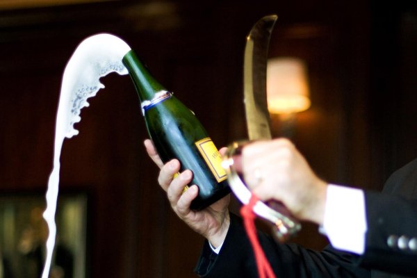 сабраж с саблей